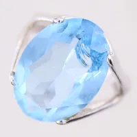 Ring med blå sten, stl: 17½, bredd: 2-17mm, skadad sten, silver 925/1000 Vikt: 6 g