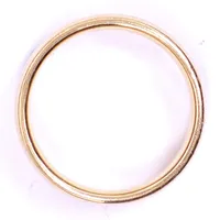 Ring, stl 17½, bredd 6mm, gravyr, 18K Vikt: 8 g