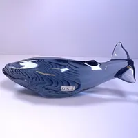 Skulptur, blåval, blåtonad glasmassa, Paul Hoff, Kosta, begränsad upplaga på 8000exemplar, signerad, stämpelmärkt, höjd 7cm, certifikat medföljer