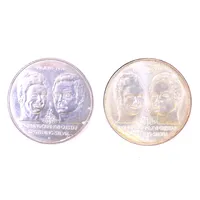 Jubileumsmynt, 2 stycken, 50 Kronor, Det Kungliga Bröllopet 19 Juni 1976, Ø 36mm slitage, 925/1000 silver, i etui Vikt: 53,4 g