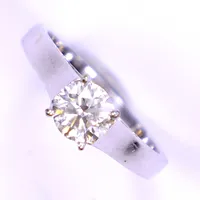 Ring i vitguld med diamant totalt 1,01ct WSI2, stl 17½, bredd 3-4mm, IGI cerifikat medföljer, lasergraverad 569310882, 14K Vikt: 4,1 g