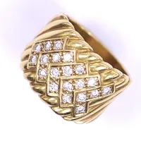 Ring med diamanter totalt 0,20ct, stl 16¼, bredd 7-14mm, 18K Vikt: 11,2 g