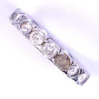 Ring med med vita stenar, stl 17¼, bredd 3mm, saknar en sten, 925/1000 silver, bruttovikt 3,8g Vikt: 3,8 g