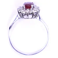 Ring med röd sten och diamanter totalt 0,12ct, stl 18, bredd 2,5-12mm, vitguld, 18K, 2,8g Vikt: 2,8 g