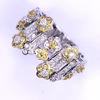 Ring med färgade stenar och diamanter totalt 0,30ct, stl 17, bredd 15mm, saknar en sten, flexibel, vitguld, 18K Vikt: 9,7 g