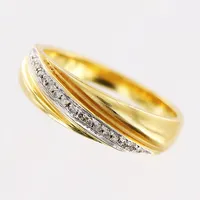 Ring, diamanter 18 x ca 0,005ct, stl 16¾, bredd 2-5mm, GHA, 18K.  Vikt: 3,8 g