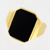 Ring, svart sten, stl 19½, bredd 3-16mm, skev skena, 18K.  Vikt: 5,4 g