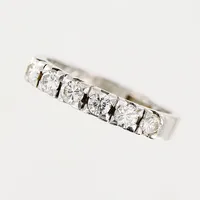 Ring, allians, 6st diamanter 0,51ctv enligt gravyr, stl 16¼, bredd 3mm, vitguld, gravyr, 18K Vikt: 3,9 g