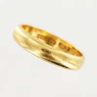 Ring, slät, stl 16½, bredd 4mm, gravyr, 18K Vikt: 3,5 g