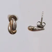 Ett par örhängen tvåfärgade 6x12mm, GHA. silver 925/1000 Vikt: 3 g