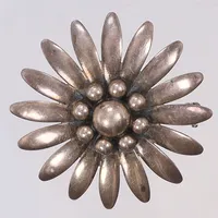 Brosch blomma bredd Ø 42mm, John L troligen Danmark, silver 925/1000 Vikt: 10,7 g