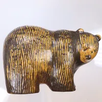 Figurin Brunbjörn, ur serien Skansen formgiven av Lisa Larson för Gustavsberg, Höjd ca 11cm, längd ca 16cm Skickas med paket.