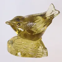 Skulptur, fågel, formgiven av Paul Hoff (född 1942) för Svenskt Glas/WWF, gul glasmassa, signerad, maximal upplaga 9000 exemplar, 1970-80-tal, höjd 6,5cm