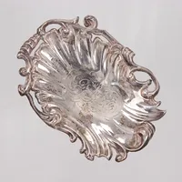 Tvålkopp, ca 8x11cm, år 1852, gravyr, silver Vikt: 28,9 g