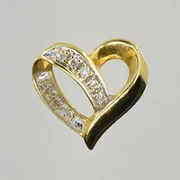 Hänge hjärta med diamanter ca 0,05ctv, Guldfynd, längd 15 mm, bredd 16 mm, modell utan ögla för kedja, 18K. Vikt: 2,4 g