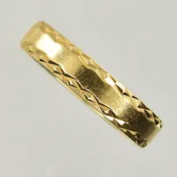 Ring, stl 17, bredd 4 mm, gravyr, Schalins, 18K. Vikt: 3,4 g