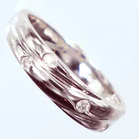 Ring  vitguld, diamanter, 5x0,01ct, Ø17, 18k   Vikt: 3,2 g