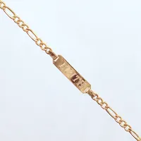 Armband, Figaro, bricka, namngravyr,  defekt, längd 16cm, bredd 3mm, 18k   Vikt: 2,5 g