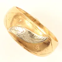 Ring, stl17½, bredd 8,8mm, tvåfärgat, avklippt, 18K  Vikt: 3,3 g