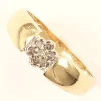 Ring med diamanter, totalt 0,10ct, stl 17, bredd ca 5,8mm, 18K Vikt: 3,6 g