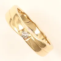 Ring med diamant ca 0,05ct, stl 18, bredd ca 5mm, Guldfynd, 18K Vikt: 5,1 g