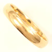 Ring, slät, stl 20, bredd ca 3,9mm, gravyr, 18K Vikt: 4,6 g