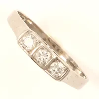 Ring diamanter 0,30ct enligt gravyr, stl 18½, bredd 3,8mm, vitguld, Örns Juvelatelje år 1962, 18K  Vikt: 2,8 g
