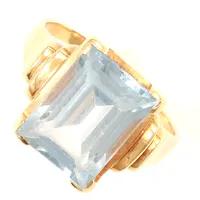 Ring, blå sten, stl 17½, bredd 13mm, 18K  Vikt: 5,9 g