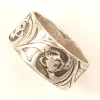 Ring, stl 17, bredd 9,1mm, 813/1000 silver  Vikt: 5 g