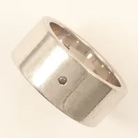 Ring, vit sten, stl 19, bredd 10mm, GHA, repor,  925/1000 silver  Vikt: 13,5 g