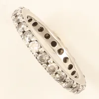 Ring, vita stenar, stl 18½, bredd 2,8mm, Edblad, 925/1000 silver Vikt: 3,7 g
