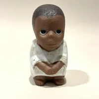 Figurin Syd, ur serien All världens barn, formgivare Lisa Larson, Gustavsberg, höjd 10,5cmstengods, stämpelmärkt,