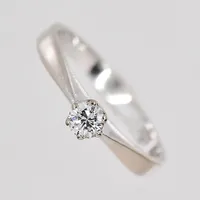 Ring, diamant 0,20ct VVS/TW enligt gravyr, stl 17½, vitguld bör omrodieras, 18K Vikt: 2,8 g