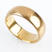 Ring, stl 18½(58), bredd 6,5mm, 21k, gravyr Vikt: 9,3 g