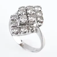 Ring m 14 diamanter ca 0,10ct styck totalt ca 1,40ct, vitguld, stl 17(53), bredd 19mm, 18k Vikt: 6,3 g