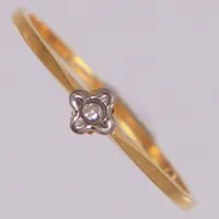 Ring med diamant ca 0,01ct 8/8-slipad, stl 18, bredd 1-4mm, 18K Vikt: 1,3 g
