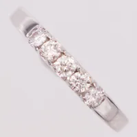 Ring, diamanter ca 0,50ctv, stl 20¼, bredd 2,2-3,3mm, vitguld, 18K  Vikt: 2,7 g