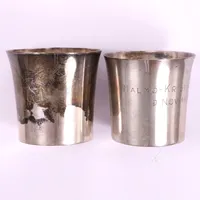 2 supkoppar, höjd 43mm, gravyr, bucklor, silver 830/1000 Vikt: 50,4 g