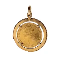 Guldmynt Norge, 20 Kroner/5 Speciedaler Oscar II 1875, (21,6K guld), Ø23 mm, monterat i mynthållare/hänge, 18K guld, (klamrar, mynt går att avlägsna), längd inkl. ögla 42 mm, bredd 31,5 mm, mynthållare med defekt, brusten dekorkant Vikt: 13,1 g