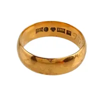 Ring, 18K guld, slät modell, tillverkarstämpel OES, svensk kontrollstämpel, Ø18,0 mm, graverad Vikt: 6 g