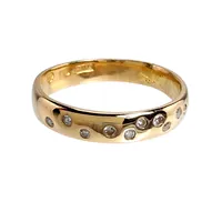 Ring, 18K guld, Diamanter 10x0,01ct, Ø18½ mm, bredd 4 mm, svensk tillverkarstämpel, fint skick  Vikt: 4 g