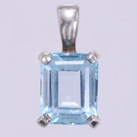 Hänge med ljusblå sten, längd ca 17,5mm, bredd ca 3,2-9mm, silver 925/1000 Vikt: 2,1 g