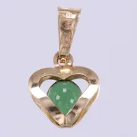 Hänge Hjärta med grön sten, Guldfynd, längd ca 15,5mm, bredd ca 3-9mm, 18K Vikt: 0,5 g
