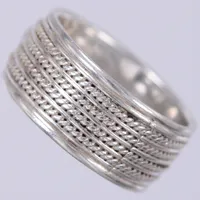 Ring, stl: 18½, bredd: ca 9mm, 925/1000, silver Vikt: 5,8 g
