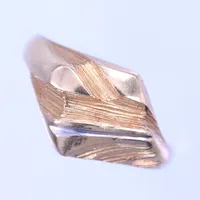 Ring, stl 16¾, bredd 2-11mm, 18K Vikt: 2,8 g