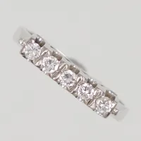 Ring, diamanter 5x ca 0,04ct varav 2 troligen syntet, totalt 0,23ctv enligt gravyr, stl 16¾, bredd 2mm-3,4mm, vitguld, 18K,  Vikt: 4,1 g