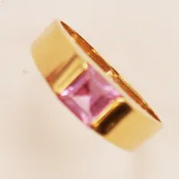 Ring, Ø15¼, rosa sten, 18K 1,8g.