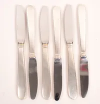 6 Knivar med rostfria blad/fyllda skaft, elier Borgila AB år 1977, längd ca 19,5cm, bruttovikt: 427gram  Vikt: 427 g