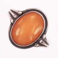 Ring med orange sten, stl: 16 ½, 835/1000 silver Vikt: 3,3 g