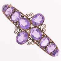 Stelt armband med lila stenar i glas, i metall, ca 6x5cm, med säkerhetskedja i metall Vikt: 23 g